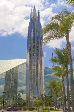 Kristal katedral kilise övgü ve ibadet yeri olarak