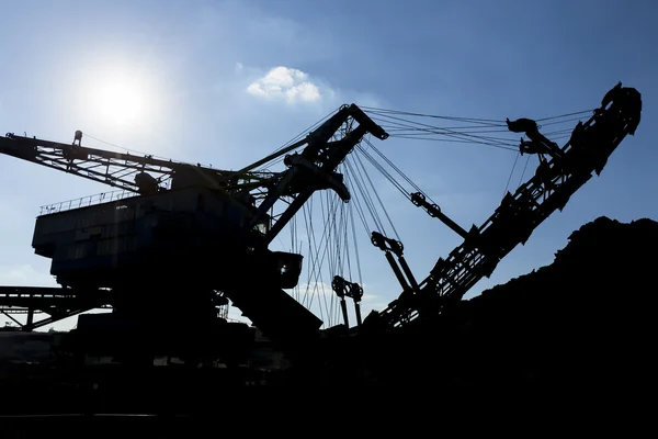Una enorme máquina minera — Foto de Stock