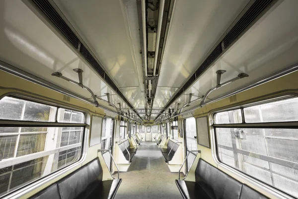Интерьер поезда метро — стоковое фото
