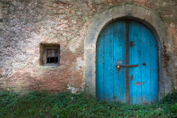 Eski şarap mahzeni kapı — Stok fotoğraf