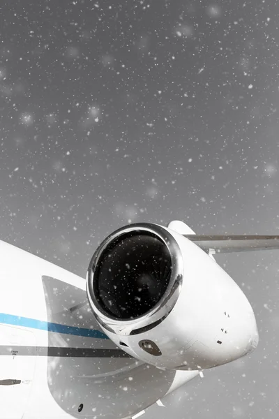 積雪の中飛行機 — ストック写真