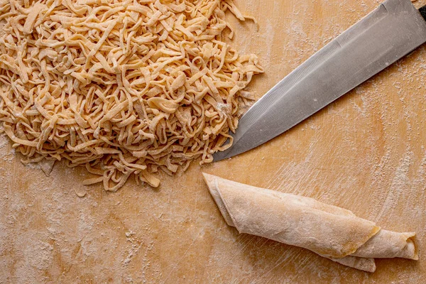 Snijd Pasta Deeg Mes Zelfgemaakte Pasta Bloem Eideeg Bereiding Van — Stockfoto