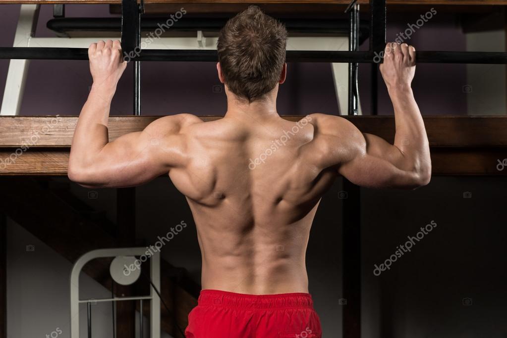 Male Athlete Doing Pull Ups — Stock Photo © ibrak 100505518