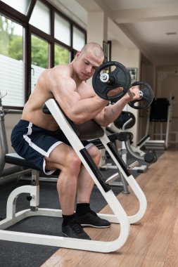 adam pazı ile Halter egzersiz jimnastik salonu