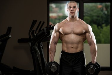 pazı egzersiz dumbbells ile