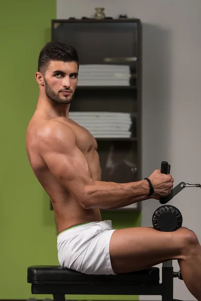 Arabic Man Doing Heavy Weight Exercise For Back — Stock Photo, Image