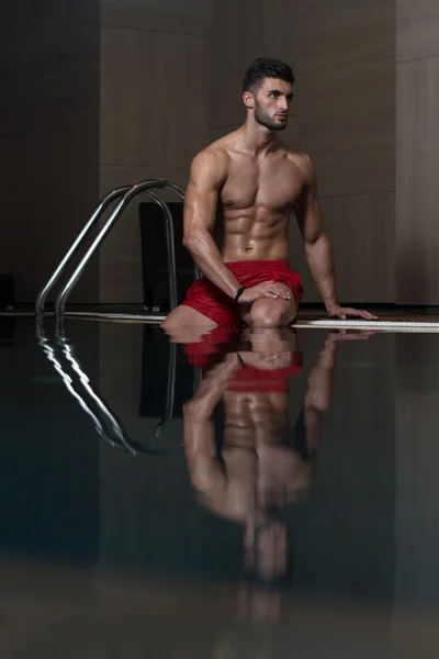 Détente dans la piscine — Photo