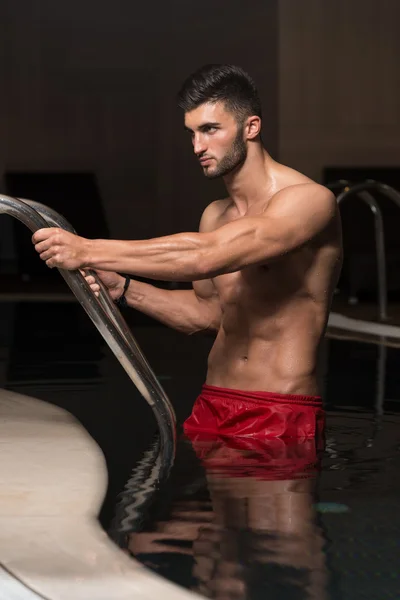 Young Man Swimming In Pool At Resort — Stock Photo, Image