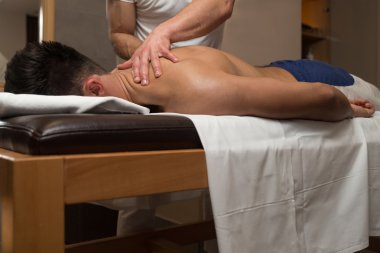 Masör masaj bir adam için iade