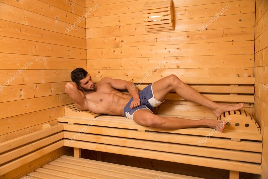 Sauna fotosuratidan keyin yalangoch erkaklar Sauna fotosuratidan keyin yalangoch erkaklar