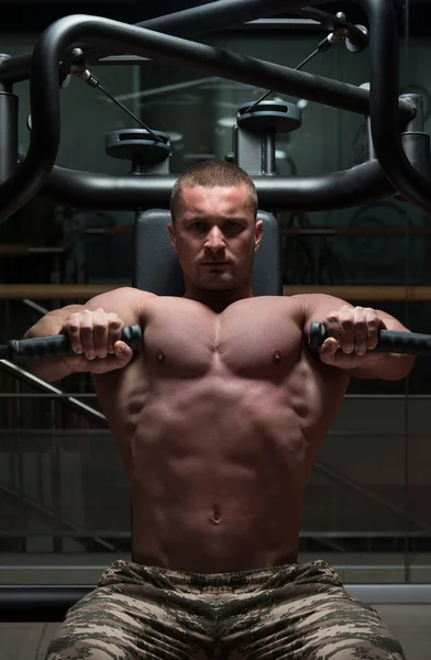 Chest Exercises On A Machine — Stock Photo, Image