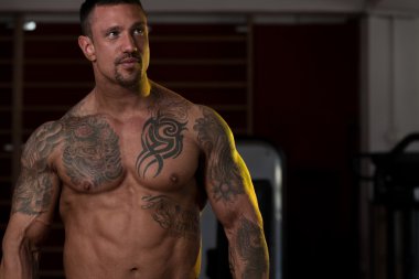 güçlü kas karışık dövüş sanatları savaşçı