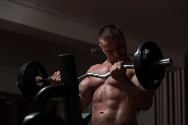 pazı ile Halter egzersiz vücut geliştirmeci