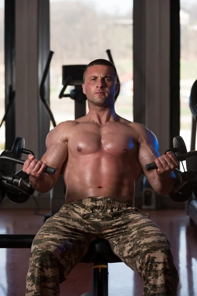 Bodybuilder Doing Exercise For Biceps With Machine — Stock Photo, Image