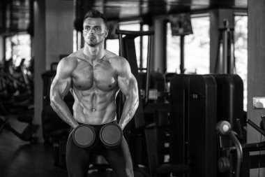 genç adam pazı çalışma