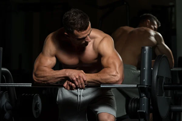 Bodybuilder vila efter träningen — Stockfoto