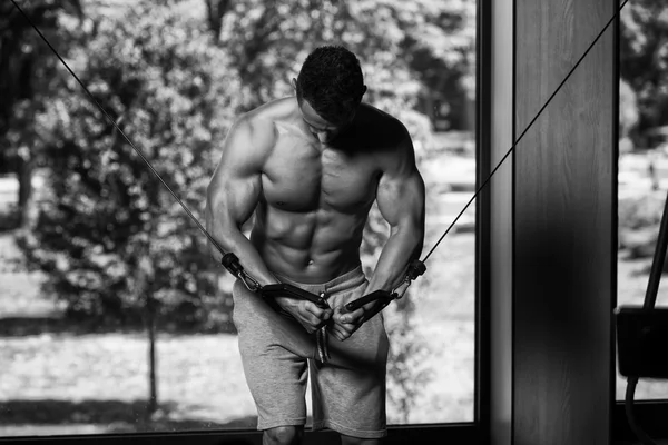 Bodybuilder Doing Exercise For Chest On Machine — Stok Foto
