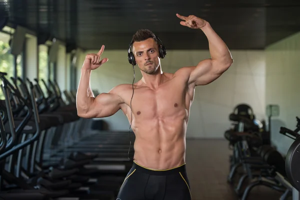 Muscular Men Is Hitting Rear Double Bicep Pose — Stock Photo, Image