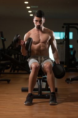 Adam pazı ile Halter egzersiz jimnastik salonu