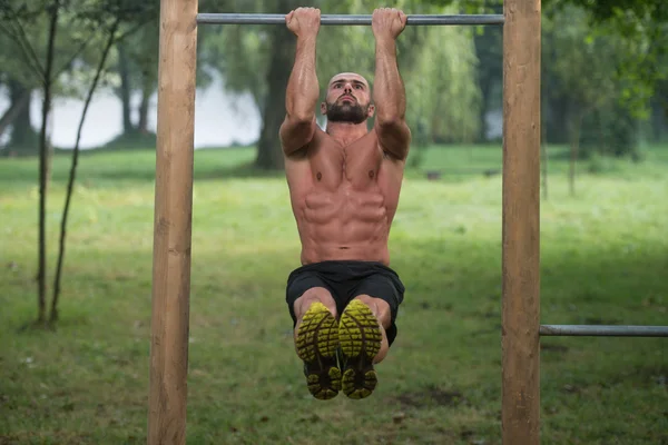 Muscular Man Workout On Bars In Outdoor Gym — Stock Photo, Image