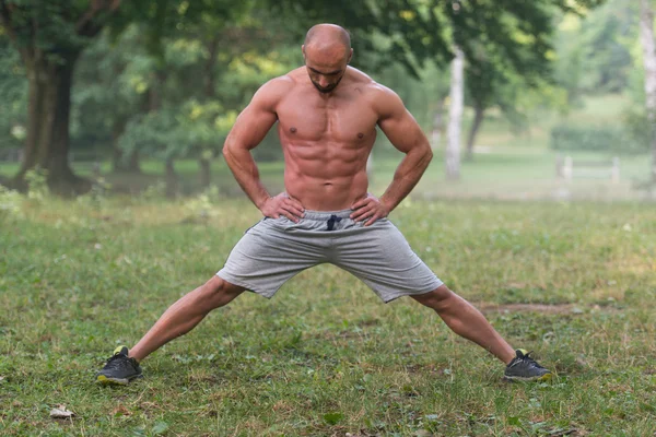 Stretching Exercise Outdoors Workout In Park — Stockfoto