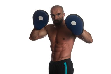 Boks adam egzersiz izole beyaz arka plan üzerinde