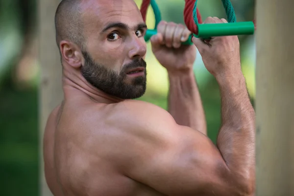 Chin Ups Workout In Park — Stock Photo, Image