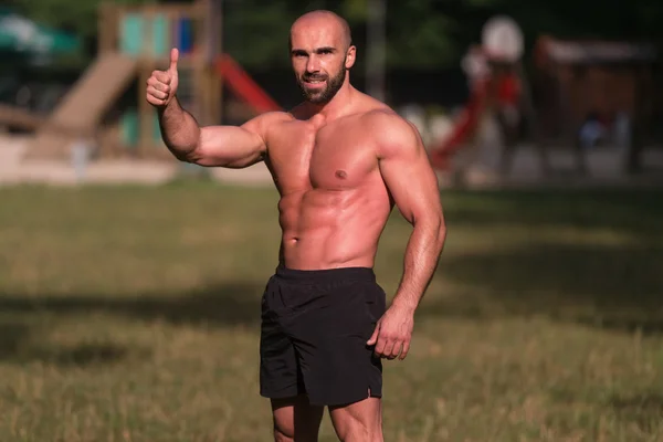 Young Man Outdoors Giving A Thumbs Up — Stock Photo, Image