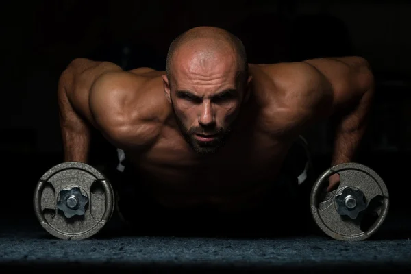 Young Man Exercising Push Ups With Dumbbells — Stock Photo, Image