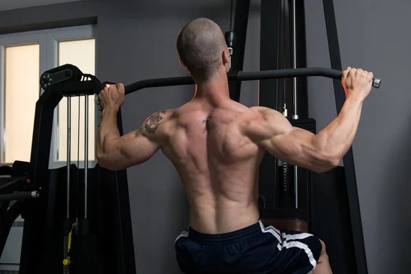 Muscular Man Doing Heavy Weight Exercise For Back — Stock Photo, Image