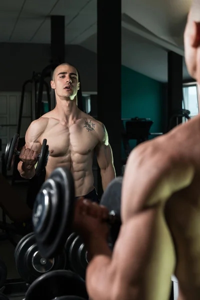 Biceps Exercise In Front Of A Mirror — Stock Photo, Image