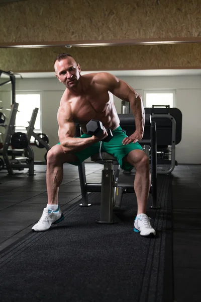 genç adam pazı çalışma