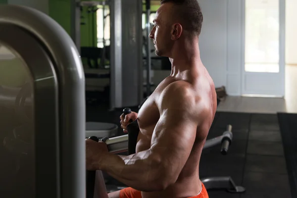 Young Man Doing Heavy Weight Exercise For Back — Stock Photo, Image