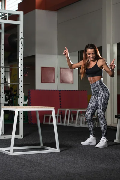 Woman Working Out With Fit Box At Gym — Stock Photo, Image