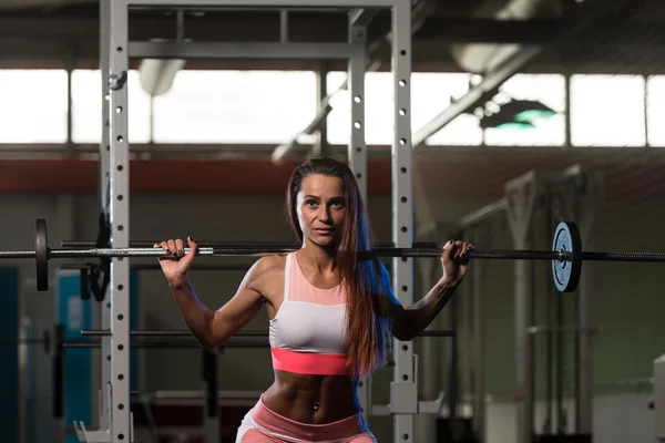 Langhantel-Kniebeuge-Training für Beine — Stockfoto