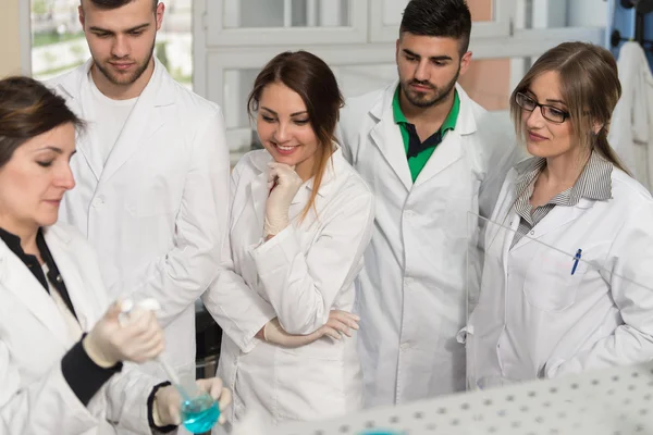 Grupo de Estudantes com Lições de Aprendizagem de Professores — Fotografia de Stock