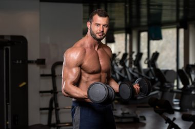 pazı egzersiz dumbbells ile
