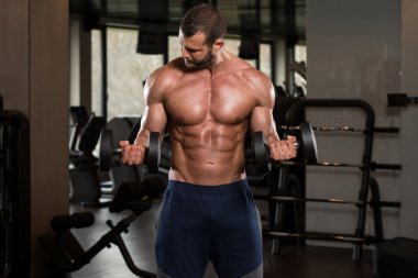 pazı egzersiz dumbbells ile