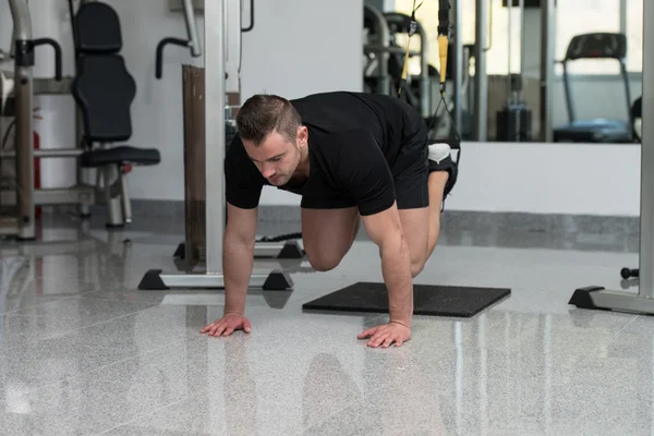 Entrenamiento de correas Trx — Foto de Stock