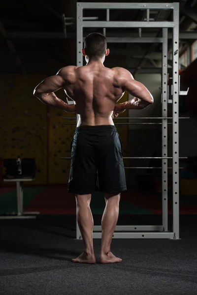 Bodybuilder Flexing Rear Lat Spread Pose — Stock Photo, Image