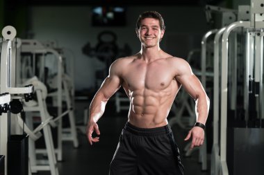 sağlıklı, kaslı, genç bir adam portresi