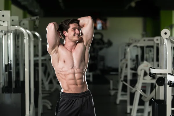 Hombre sano con paquete de seis —  Fotos de Stock