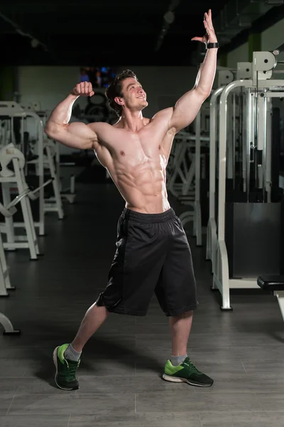 Hombre sano con paquete de seis — Foto de Stock