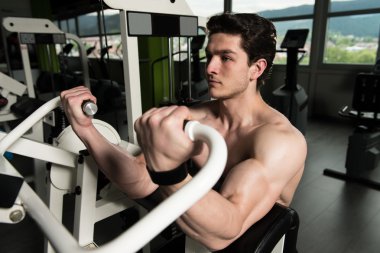 Pazı egzersiz makine üzerinde