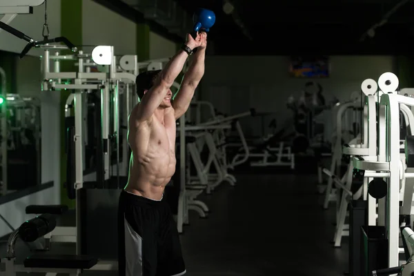 Exercício de peso com Kettle-bell — Fotografia de Stock