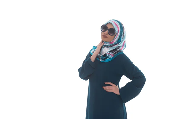 Ung muslimsk kvinna porträtt — Stockfoto