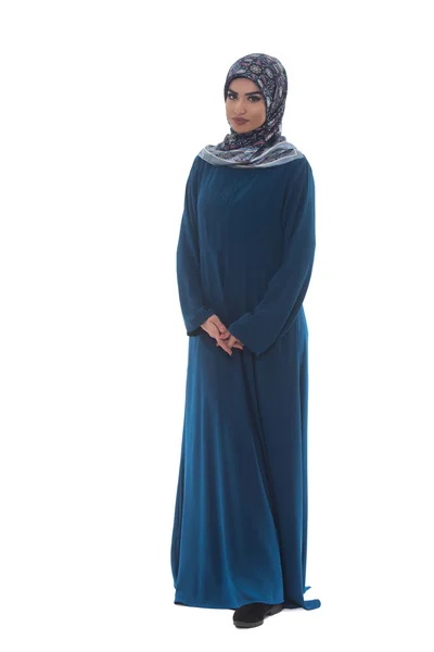 腕を組んで白背景にアラビア語の女性 — ストック写真