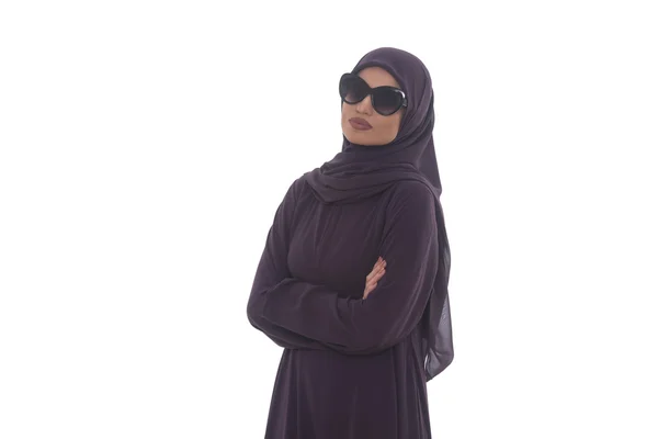 Mulher Muçulmana vestindo Hijab e óculos de sol — Fotografia de Stock