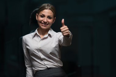 İş kadını Thombs yukarıya ile çıkıldı