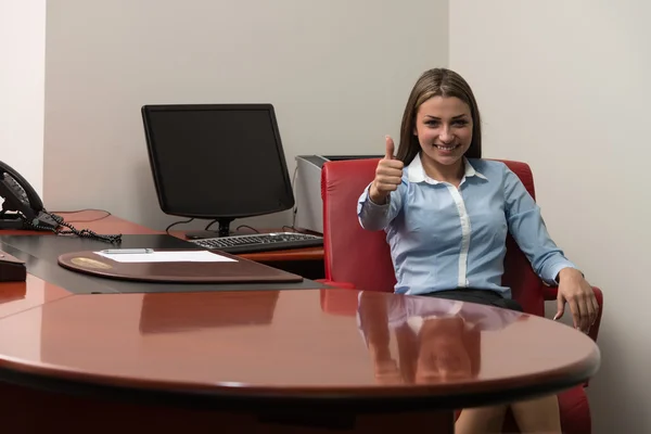 Young Businesswoman Executive Has The Thumb Up — Φωτογραφία Αρχείου